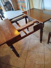 Tavolo in legno allungabile con 4 sedie