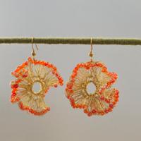 orecchini monachella fiore perline vetro arancio 