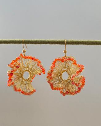 orecchini monachella fiore perline vetro arancio 