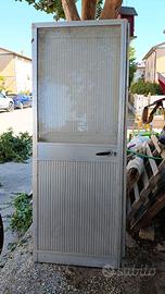 Porta in alluminio a due ante