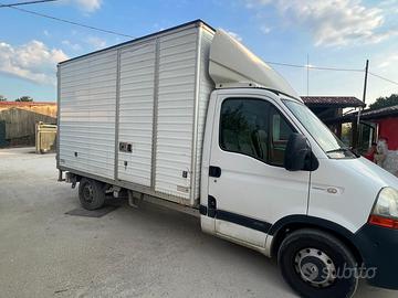 Renault Master T35/150 2.5 dCi con gancio traino o