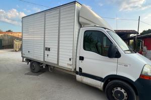 Renault Master T35/150 2.5 dCi con gancio traino o