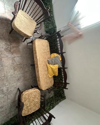 divano e poltrone a dondolo