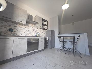 Monolocale Focene mesi estivi edificio fronte mare