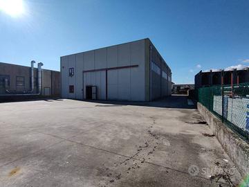 Capannone con uffici indipendente