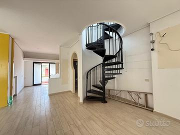 Qualiano trilocale ristr.to ,terrazzo e p.auto