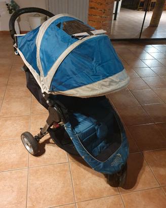 Passeggino  chiusura con una mano