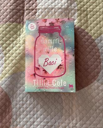 Libro dammi mille baci di tillie cole