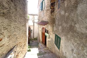 2 LOCALI A POGGIO MOIANO