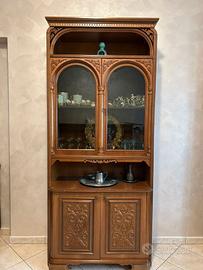 Credenza con vetrinetta