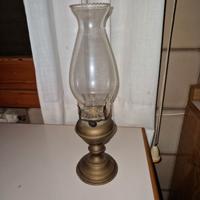 Lampada a petrolio vintage in ottone con vetro