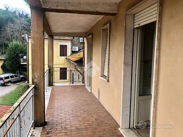 4 LOCALI A MONTEFIASCONE