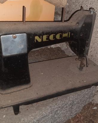 vecchia macchina da cucire NECCHI 