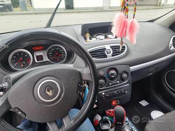 per conto terzi si vende renault clio 1,2 75 cv