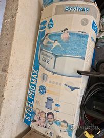 piscina completa di motore