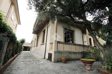 VILLA SINGOLA A PRATO
