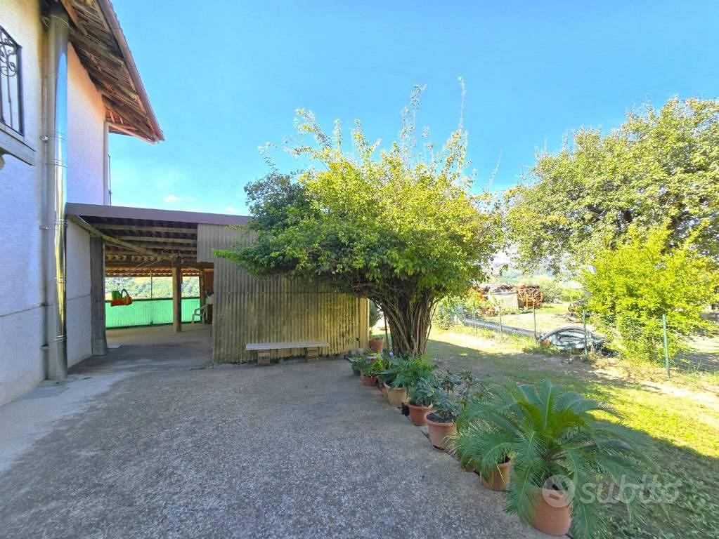 Rustico / Casale di 285 m² con più di 5 locali e b - Vista 3