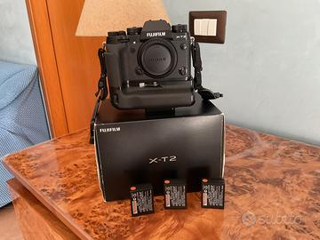 Fujifilm XT2 con battery grip e 3 batterie orig.