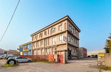 IMMOBILE COMMERCIALE INDIPENDENTE-UFFICI LAB. E CA