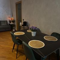 Tavolo da pranzo effetto marmo