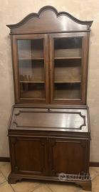 Ribalta con vetrina in stile classico in legno