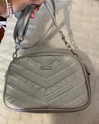 Borsa a tracolla argentata David Jones