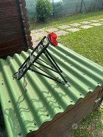 Portapacchi con borse per cicloturismo