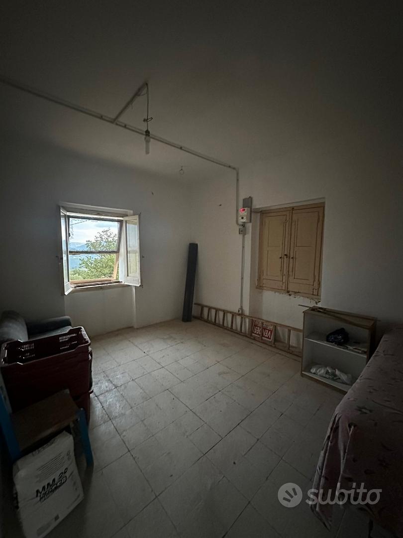 Casolare in pietra con terreno circostante - Altro