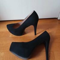SCARPE DECOLLETE' IN CAMOSCIO NERO