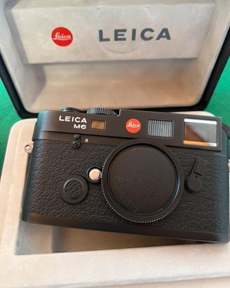 Leica M6 TTL + Summicron 35