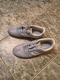 Sneakers azzurri della Often