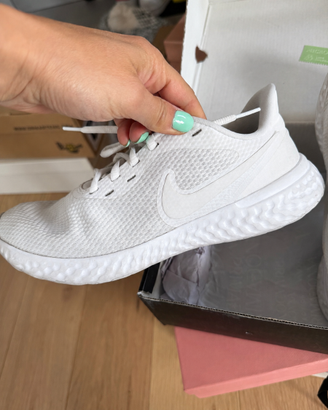 Nike revolution 5