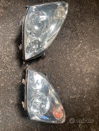COPPIA FARI ANTERIORI TOYOTA COROLLA VERSO
