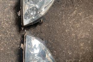 COPPIA FARI ANTERIORI TOYOTA COROLLA VERSO