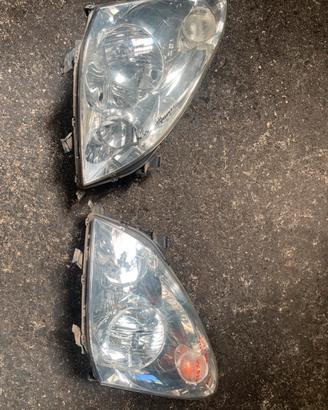 COPPIA FARI ANTERIORI TOYOTA COROLLA VERSO