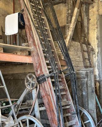 Antica scala telescopica Enel tipo pompieri