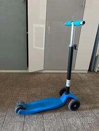 Monopattino con ruote luminose