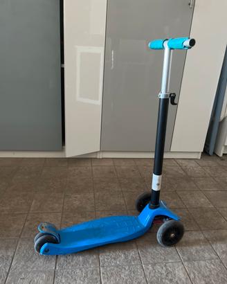 Monopattino con ruote luminose