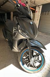 Beverly 300 hpe 2024