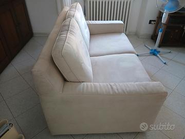 Divano e pelle  di poltrone e sofà