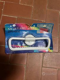 Appendino per asciugamani bagno.