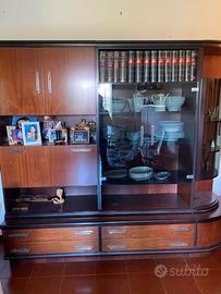 Armadio credenza con vetrina e tavolo soggiorno