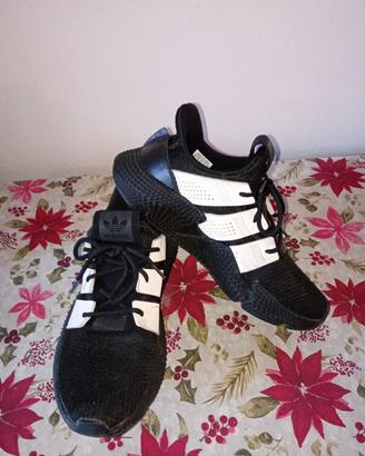 scarpe Adidas.
