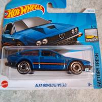 Hot wheels alfa romeo gtv 3.0 v6 blu