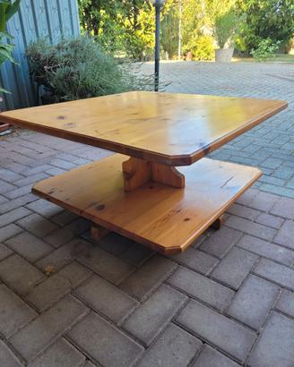 tavolino in legno da arredamento