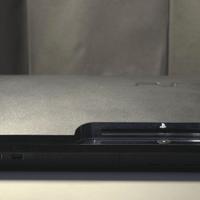 PS3 Slim 120gb + 4 giochi cd