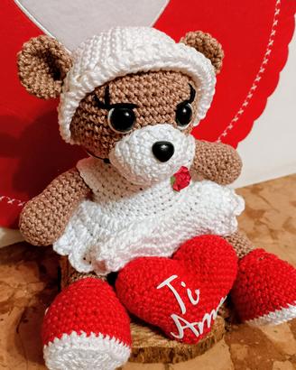 Orsetto Amigurumi realizzato ad uncinetto 