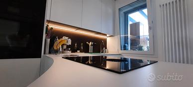 Villetta moderna in mezzo al parco