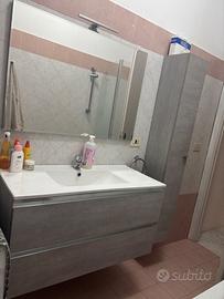 Mobile bagno più specchio più colonnina