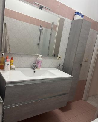 Mobile bagno più specchio più colonnina
